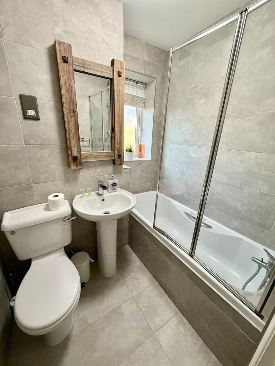 Shower, Bathroom, Bath, towels