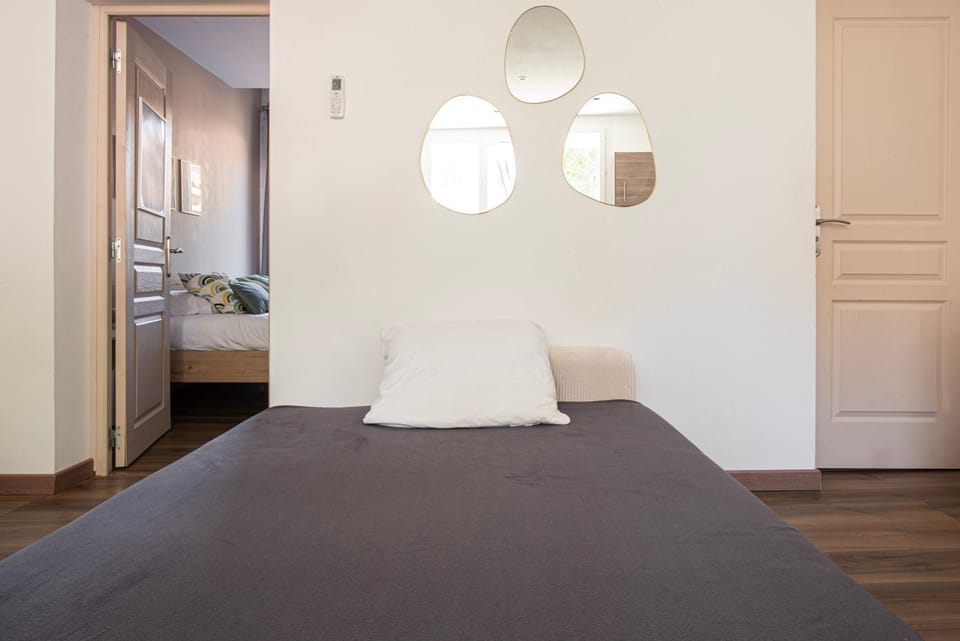 Bed, Living room, Bedroom