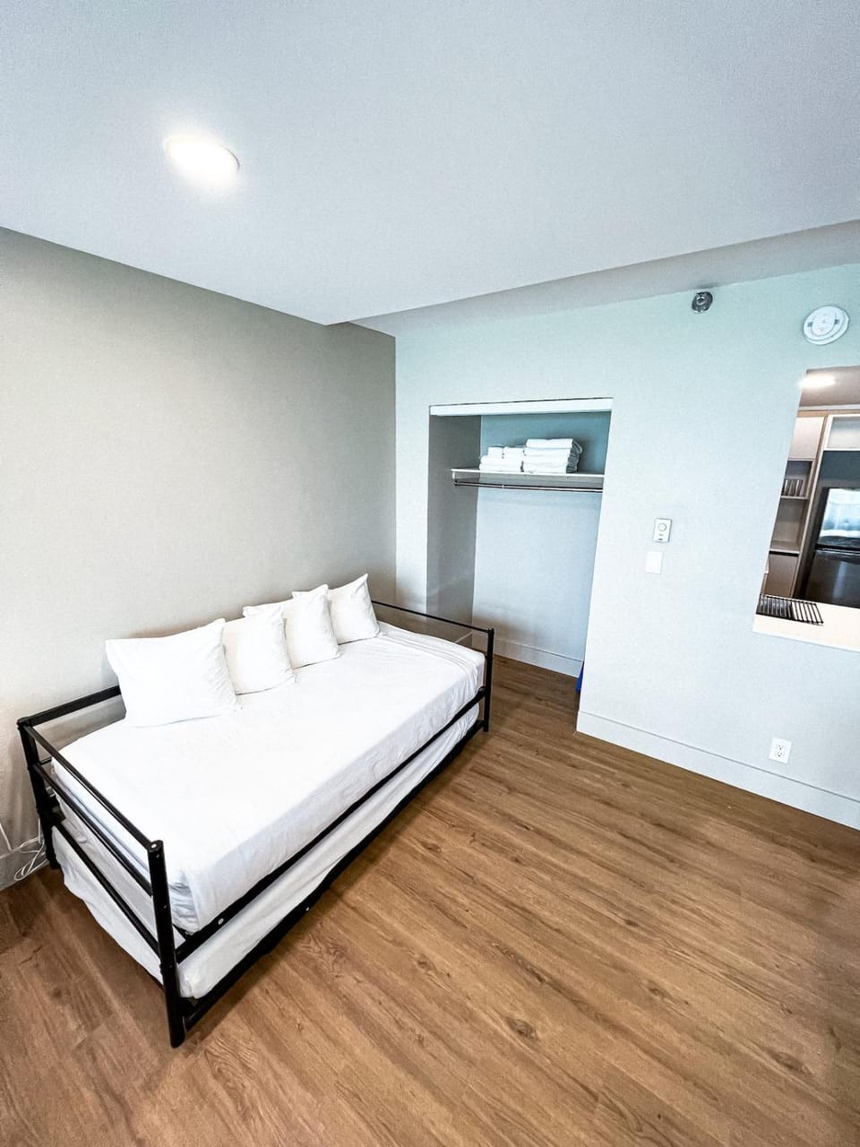 Photo of the whole room, Bedroom, towels