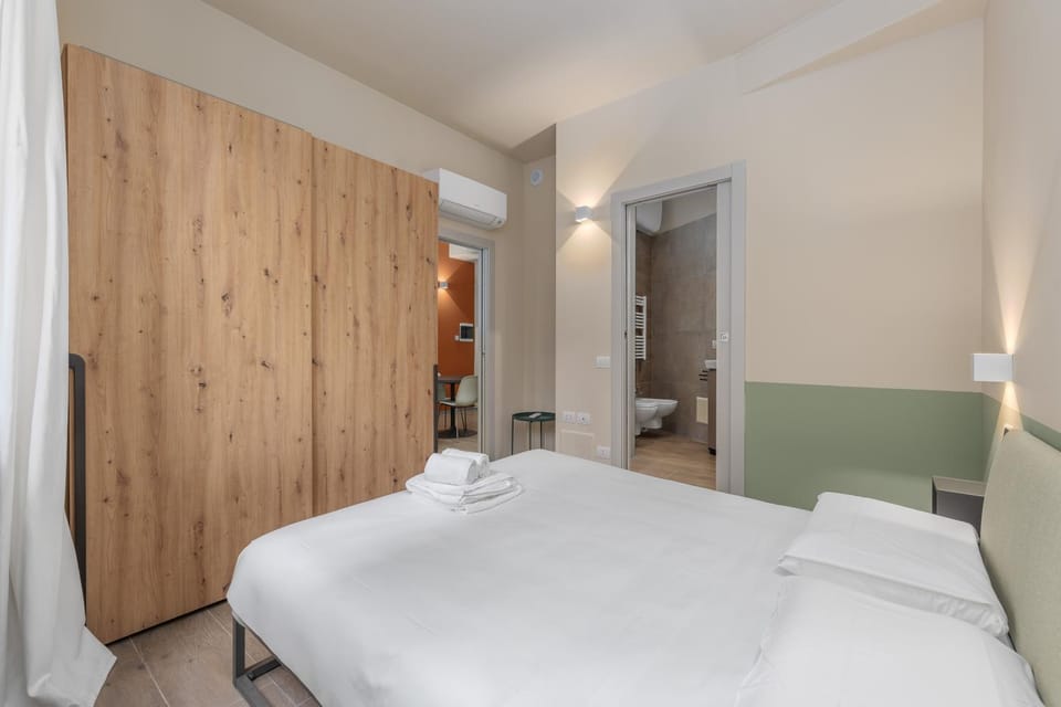 Bed, Photo of the whole room, Bedroom, towels, wardrobe