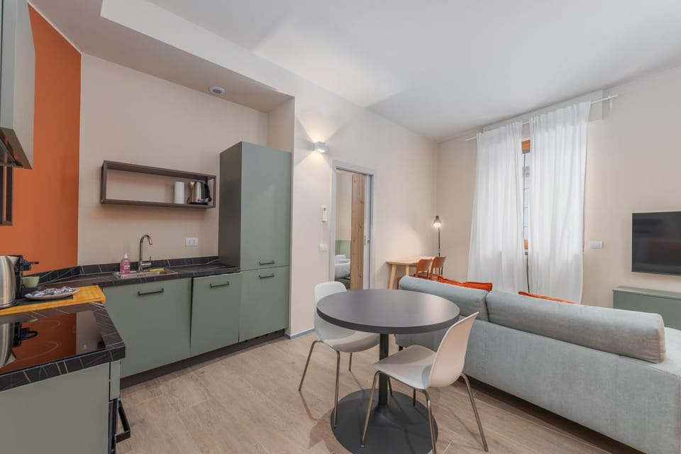 TV and multimedia, Kitchen or kitchenette, Living room, Seating area, Dining area, oven, stove