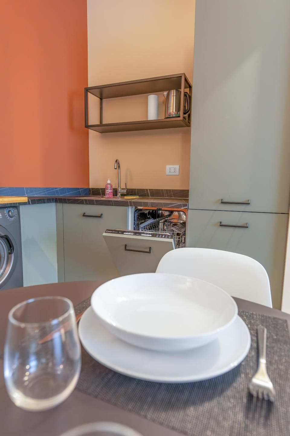 Kitchen or kitchenette, Dining area, stove