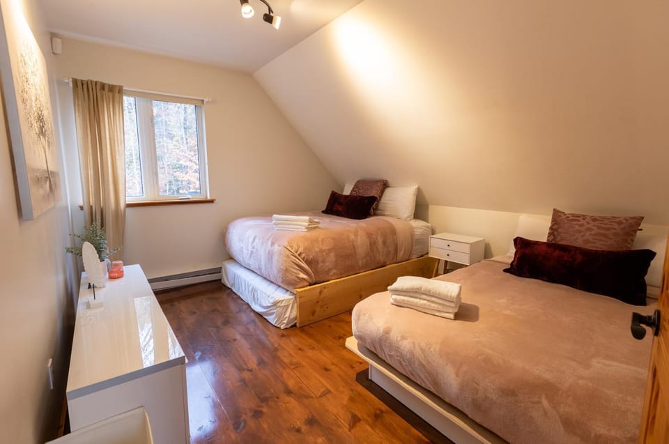 Carriole - Private Hot Tub - Nature and Hiking Chalet in Saint-Donat