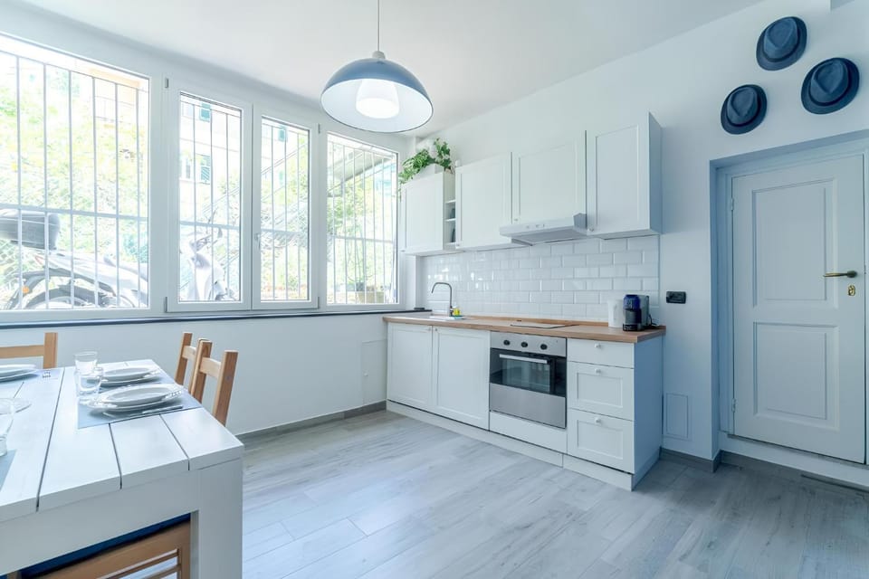Coffee/tea facilities, Kitchen or kitchenette, Dining area, kitchen, kitchen