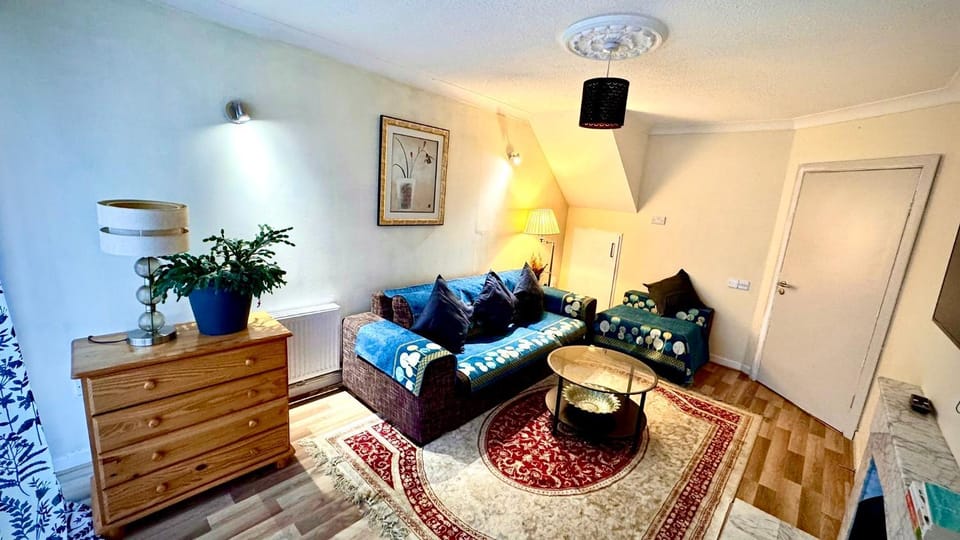 Spacious 4 Bedroom Bungalow with 2 Bathrooms with Garden and Parking in Dublin House in Dublin