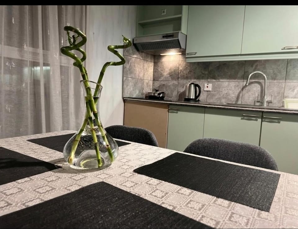 Spacious 4 Bedroom Bungalow with 2 Bathrooms with Garden and Parking in Dublin House in Dublin