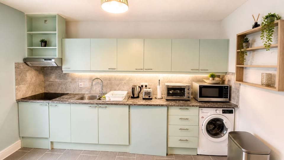 Spacious 4 Bedroom Bungalow with 2 Bathrooms with Garden and Parking in Dublin House in Dublin