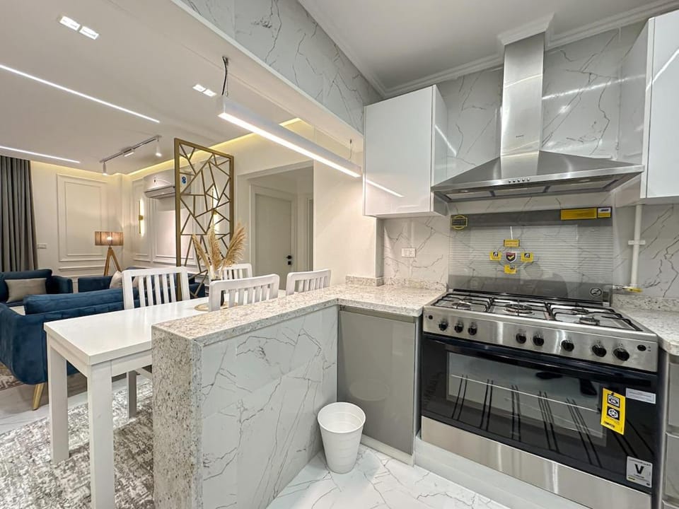 Kitchen or kitchenette, Dining area, stove
