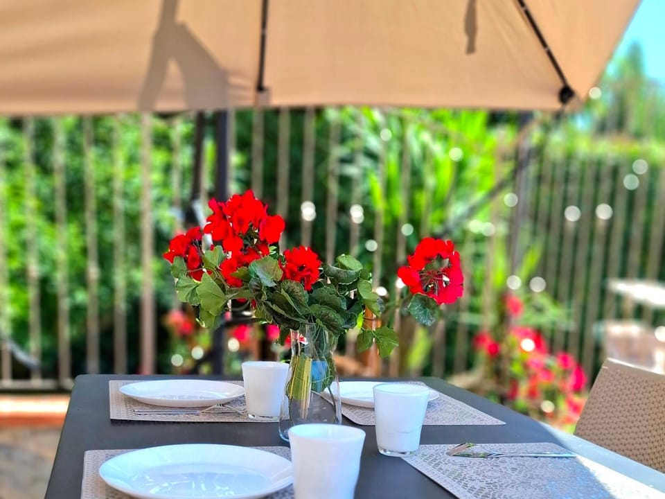 Balcony/Terrace, Dining area, Garden view