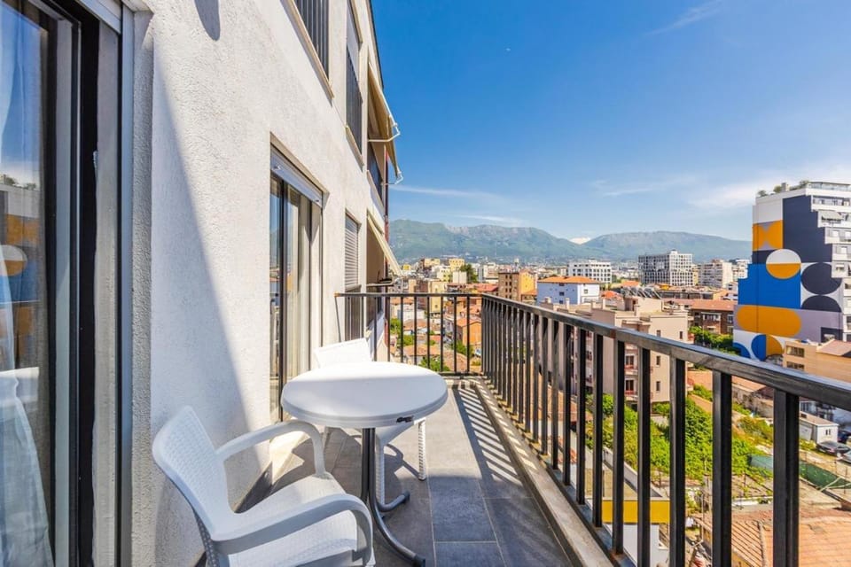 Cozy Apartment Near New Bazaar with free parking Apartment in Tirana