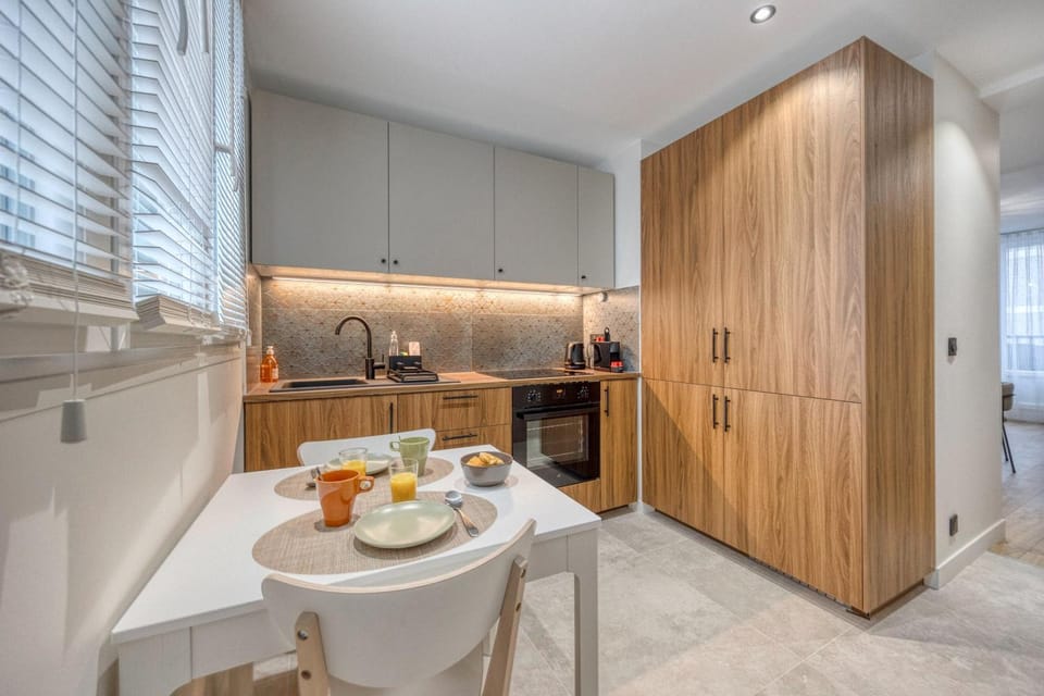 Coffee/tea facilities, Kitchen or kitchenette, Food and drinks, Dining area, Food, Drinks, minibar, oven, pet friendly, stove, wardrobe