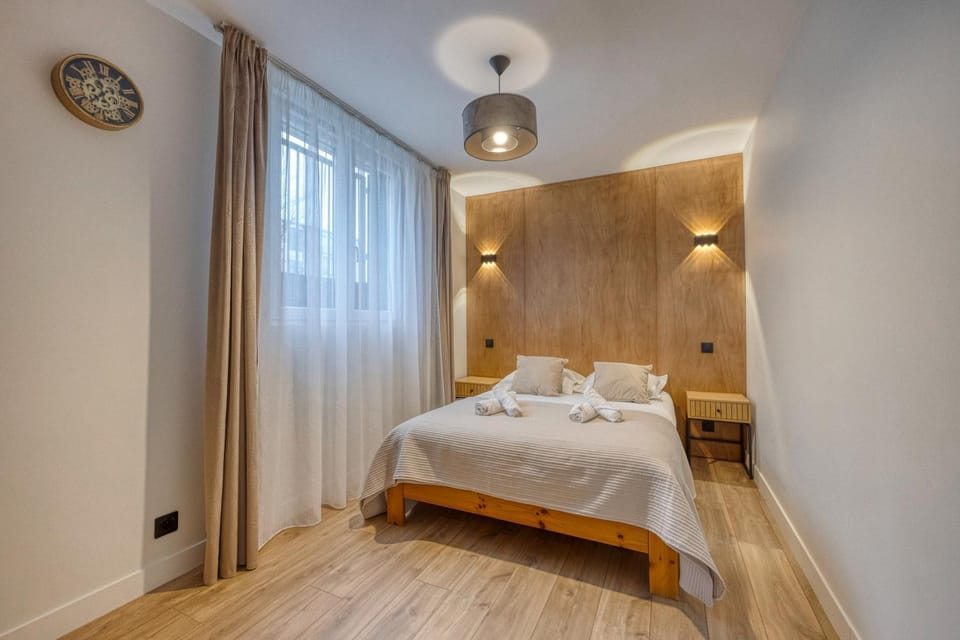 Bed, Photo of the whole room, Bedroom, towels, wardrobe