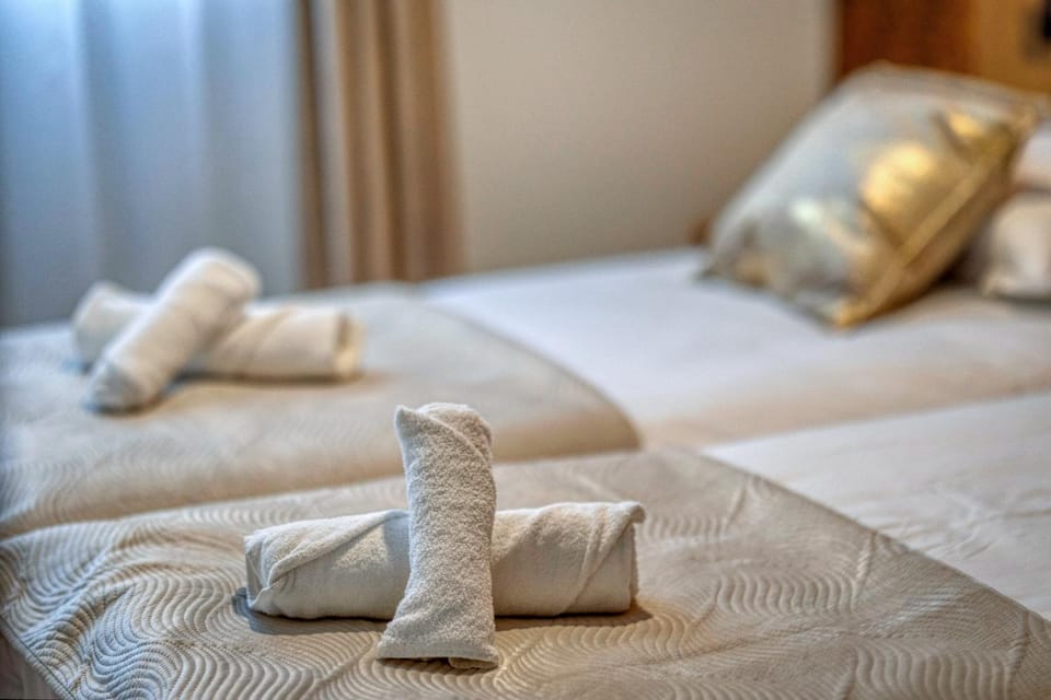 Bed, Photo of the whole room, Bedroom, towels