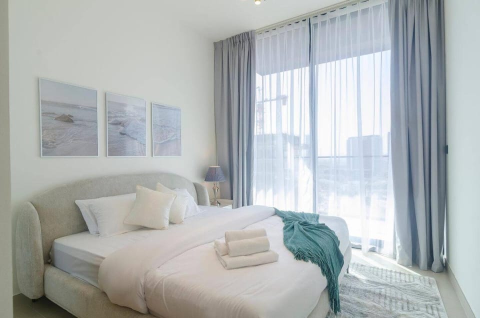 Prestigious 1BR Near Circle Mall Apartment in Dubai