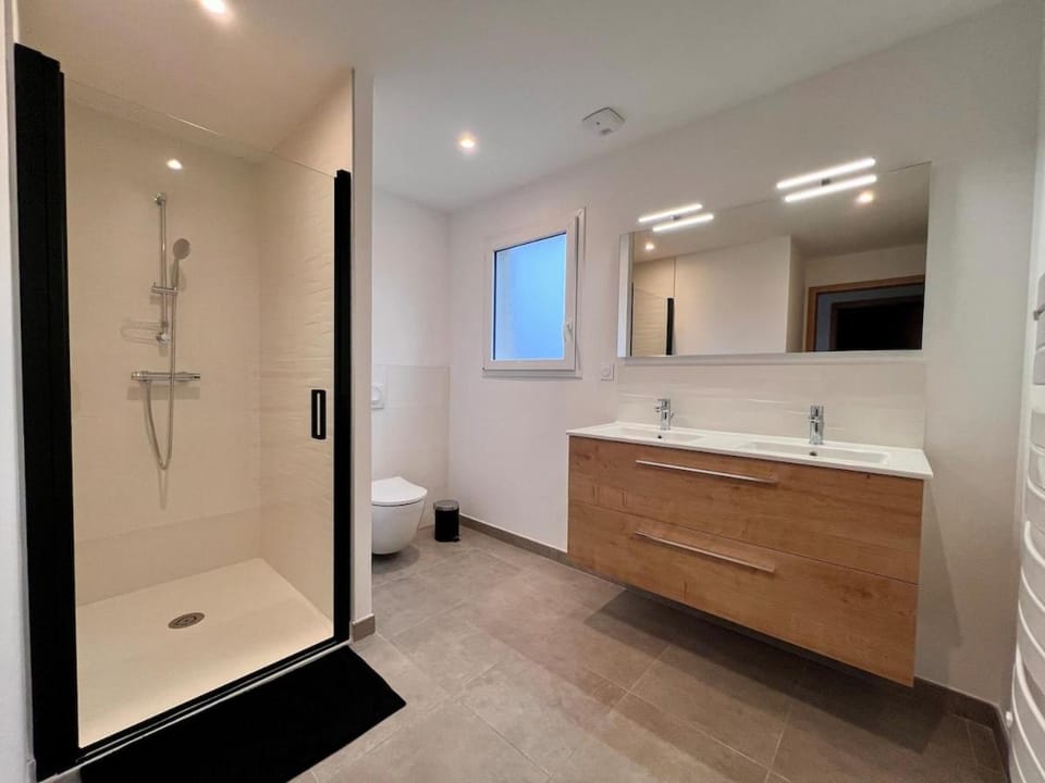 Maison Neuve 9 personnes Terrasse & Garage Privé Villa in Besançon