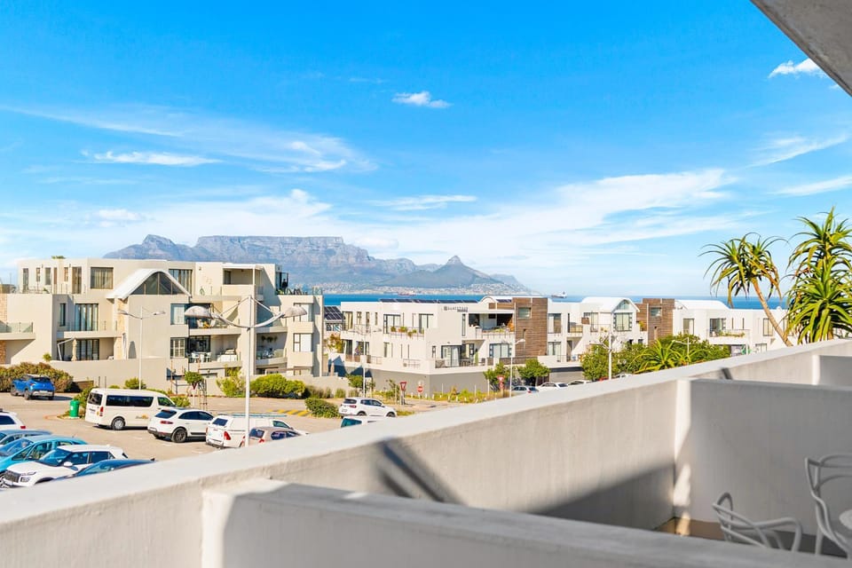 Mountain view, Sea view