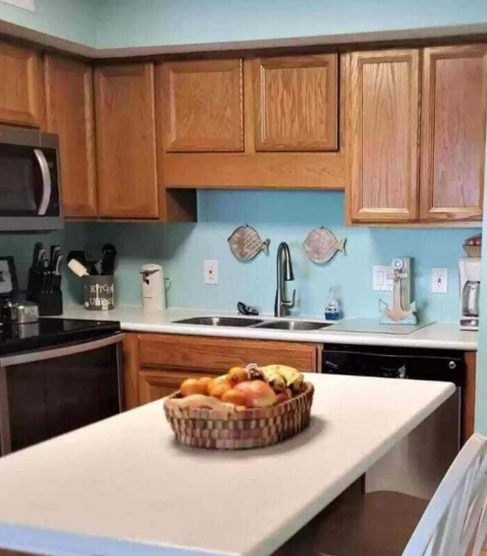2 bedroom garden city ocean front Apartment in Garden City