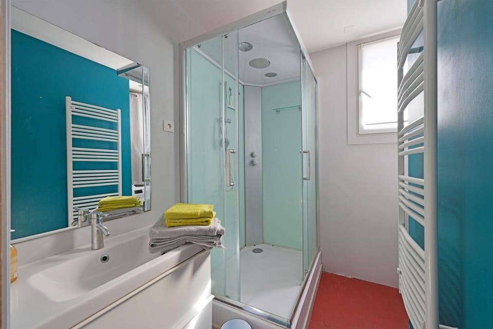 Shower, Bathroom, heating, towels