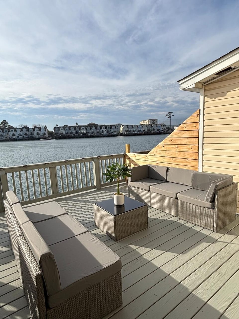 Patio, View (from property/room), Balcony/Terrace, Seating area, Lake view