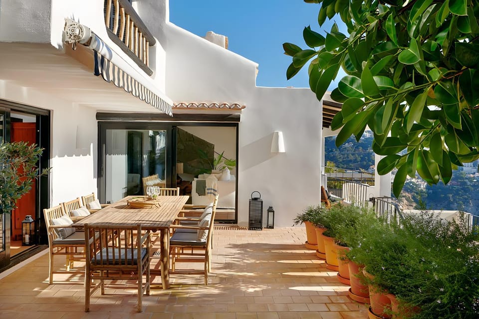 Property building, Balcony/Terrace, Living room