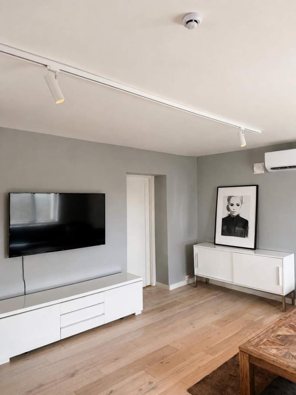 Communal lounge/ TV room, TV and multimedia, Evening entertainment, air conditioner