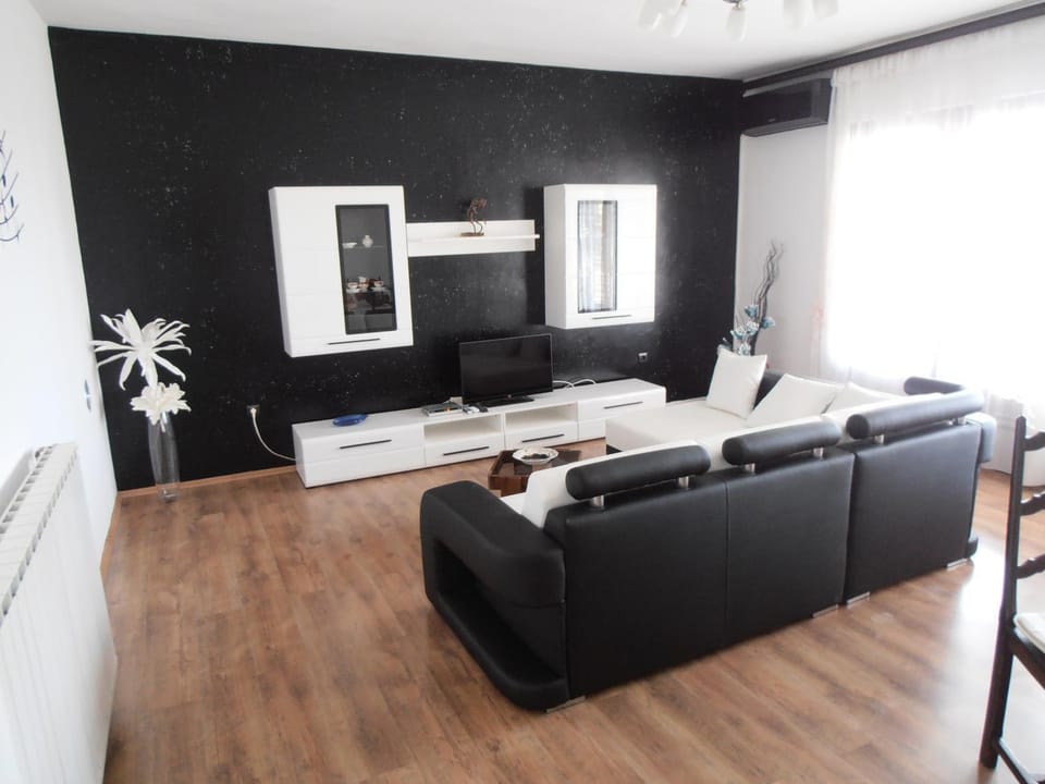 Day, Living room, Living room