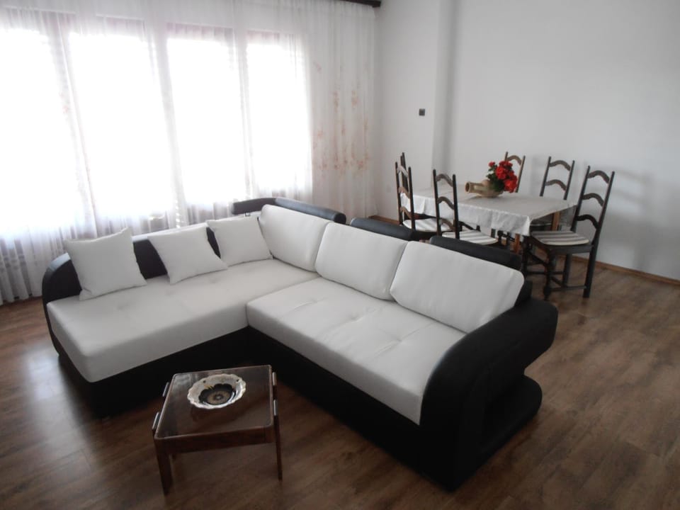 Day, Living room, Living room