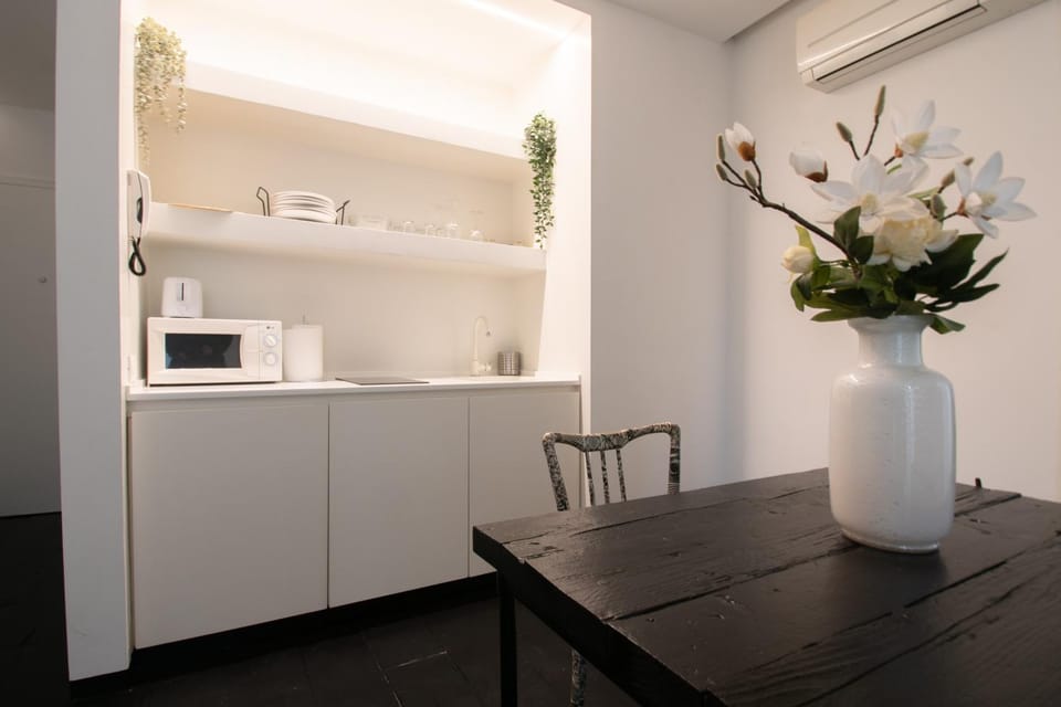 Kitchen or kitchenette, Dining area, air conditioner