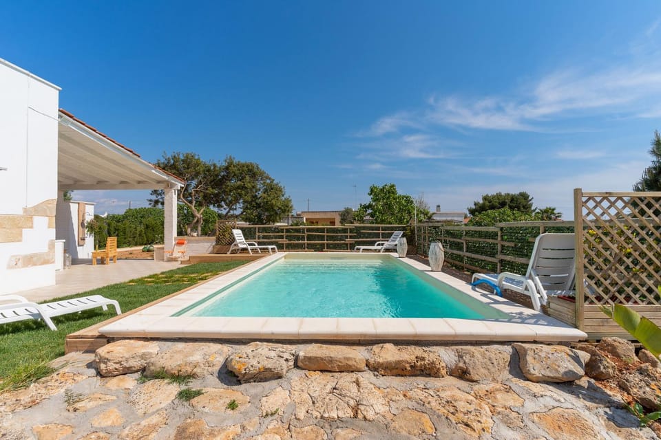 Swimming pool, sunbed