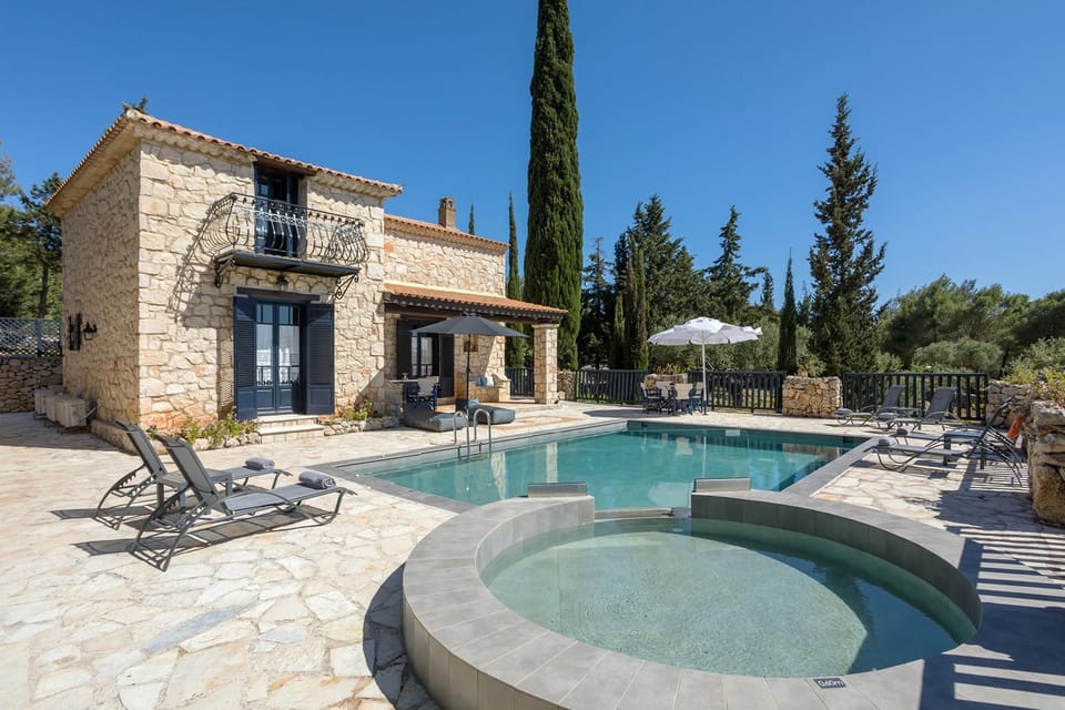 Property building, Patio, Garden, Pool view, Swimming pool, sunbed