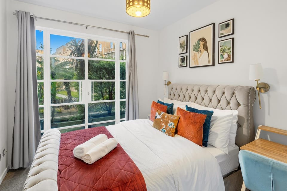 Bed, Photo of the whole room, Bedroom, flat iron