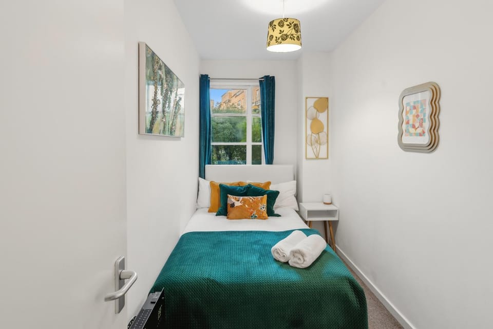 Bed, Photo of the whole room, Bedroom, heating