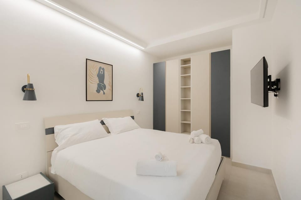Bed, Photo of the whole room, Bedroom, towels, wardrobe