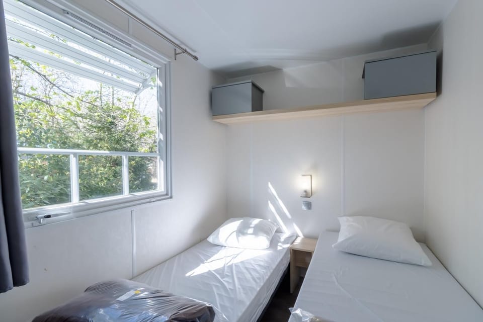 Property building, Living room, Bedroom