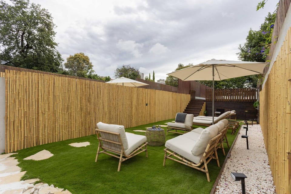 Patio, Day, Garden, Garden view, sunbed