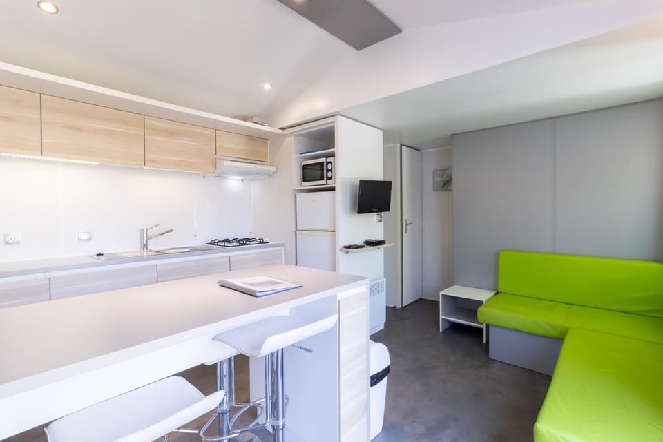 Kitchen or kitchenette, Living room