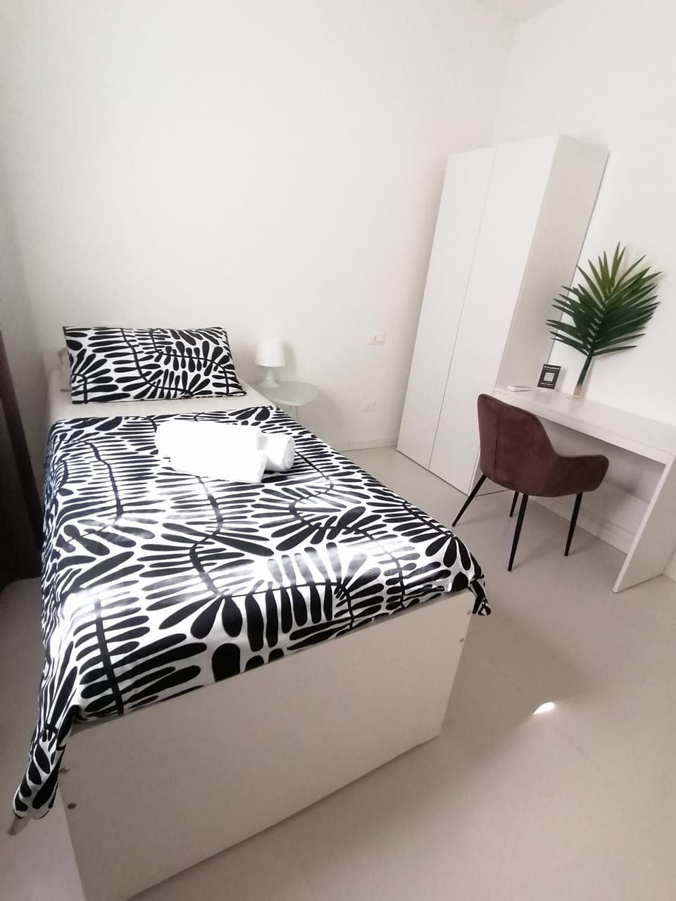 Photo of the whole room, Bedroom