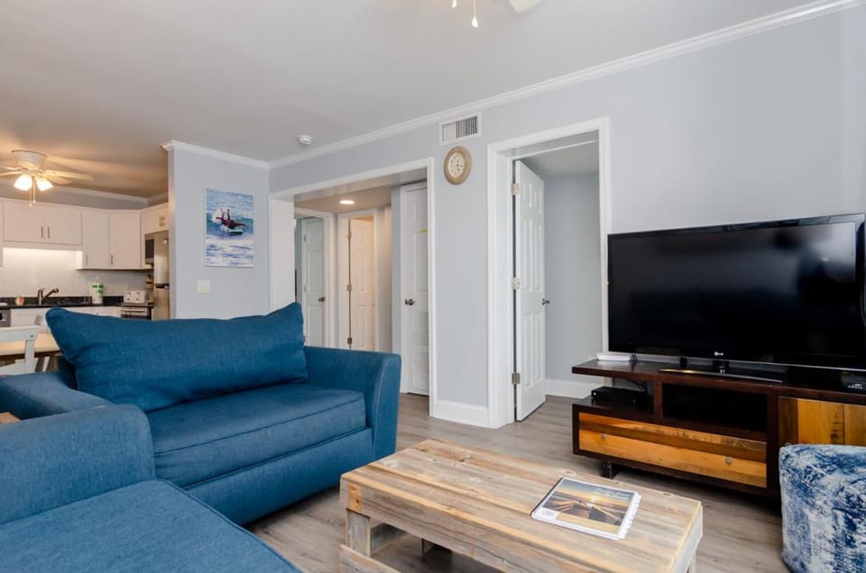 The Turquoise Jay by Bryant Real Estate House in Carolina Beach