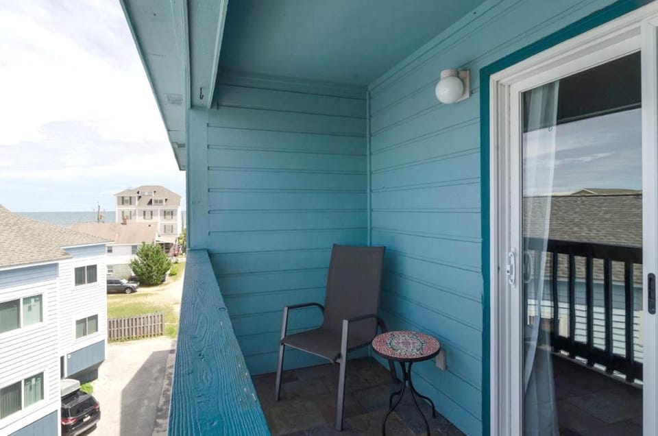 The Turquoise Jay by Bryant Real Estate House in Carolina Beach