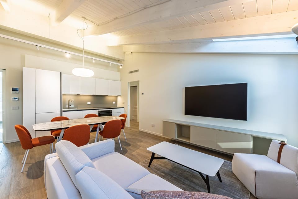Communal lounge/ TV room, TV and multimedia, Kitchen or kitchenette, Living room, Seating area, Dining area