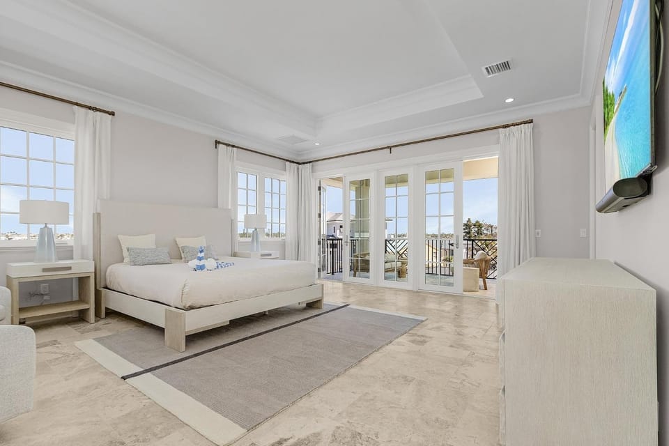 260 Coastal Luxe Retreat- 5BD 4,5BA, Pool & Spa, Water Views home House in Estero Island