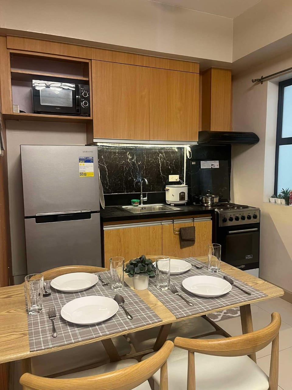 Kitchen or kitchenette, Dining area
