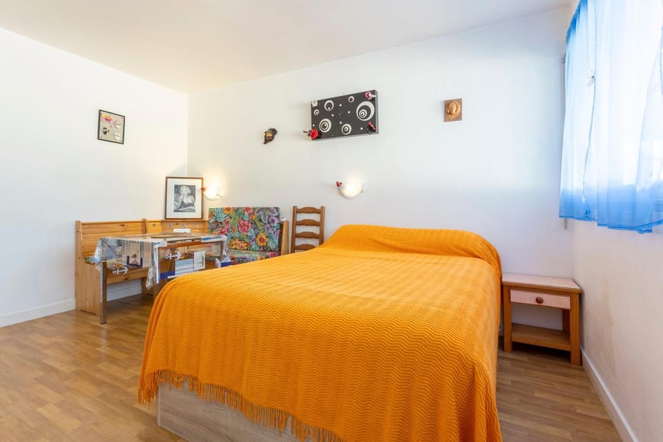 Property building, Living room, Bedroom