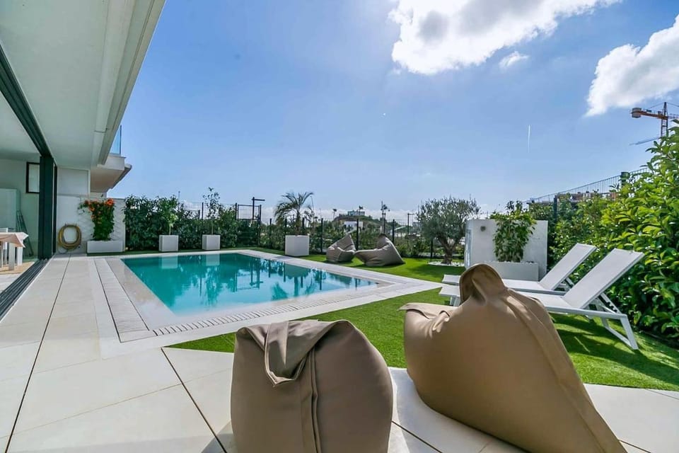 131 - Luxury Apartment with Private Pool and Views, El Higueron Apartment in Costa del Sol