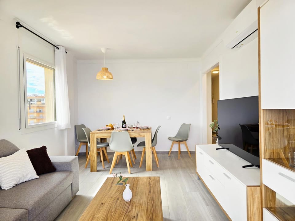 Living room, Seating area, Dining area