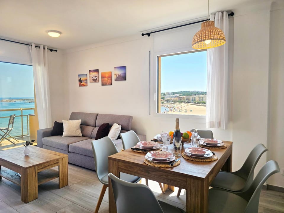 Apartamento Celeste frente al mar Apartment in L'Escala