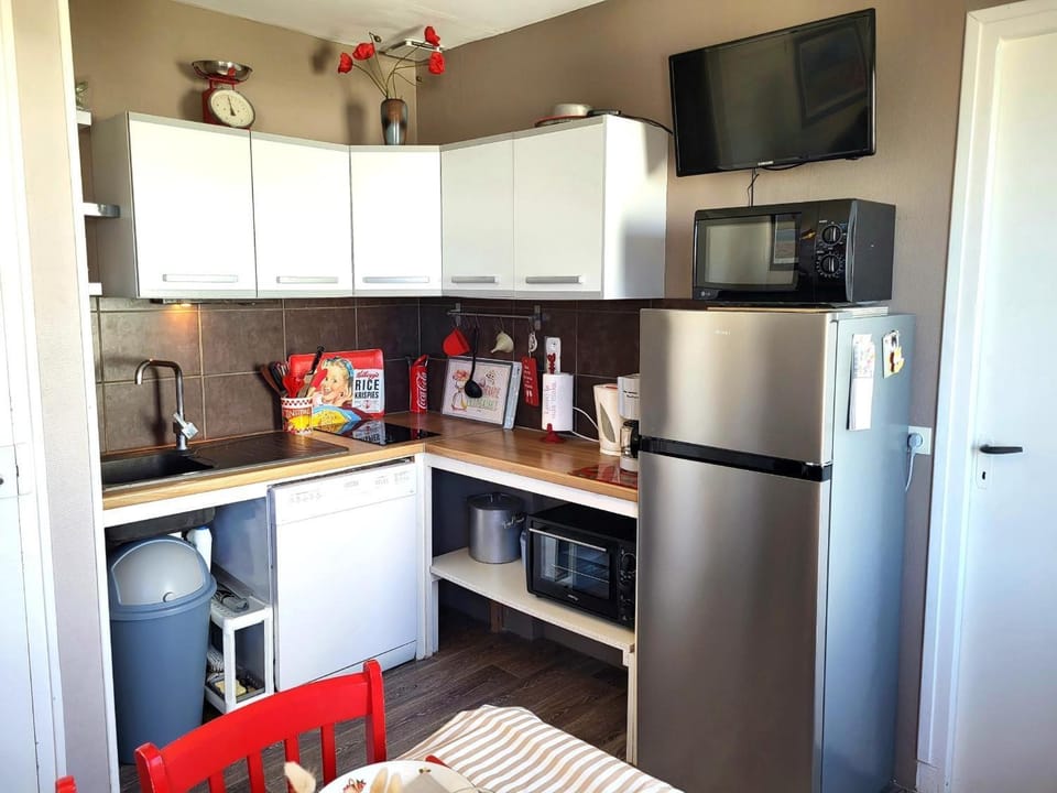 Kitchen or kitchenette, Living room