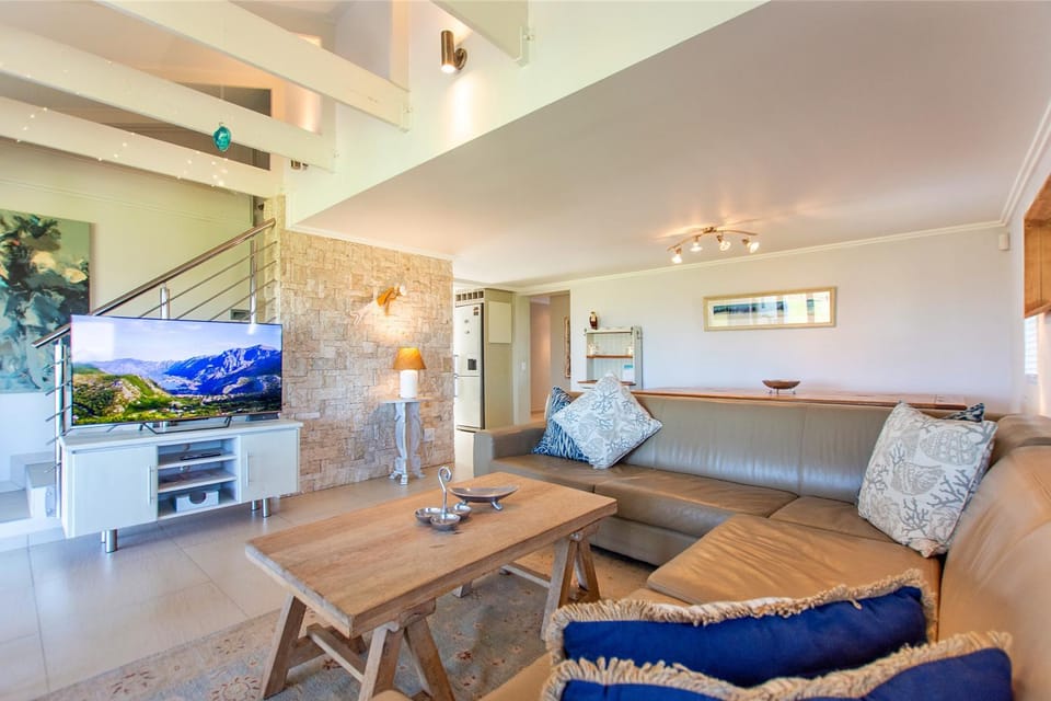 TV and multimedia, Living room, Seating area, Evening entertainment