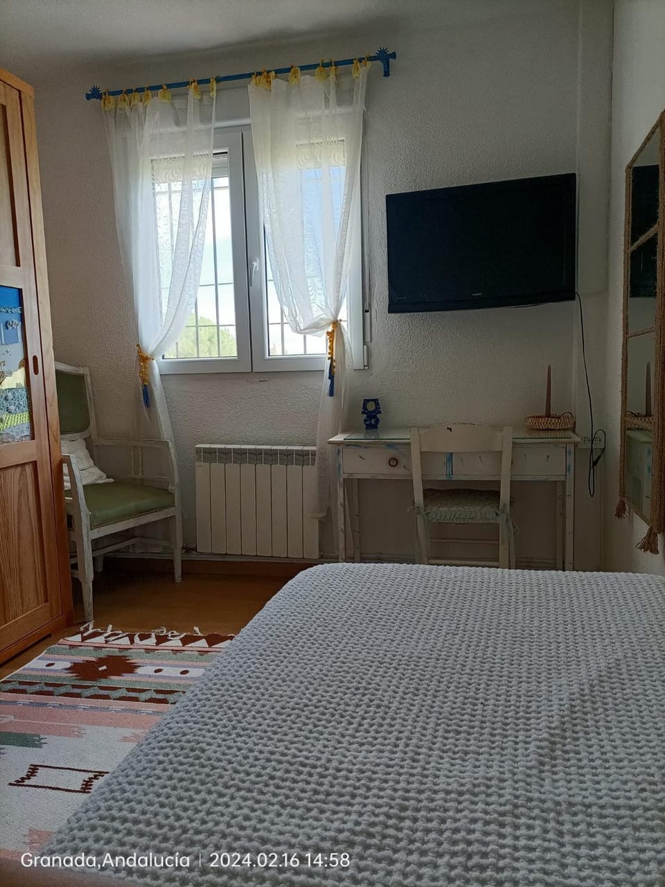 Bed, TV and multimedia, Photo of the whole room, Bedroom, internet