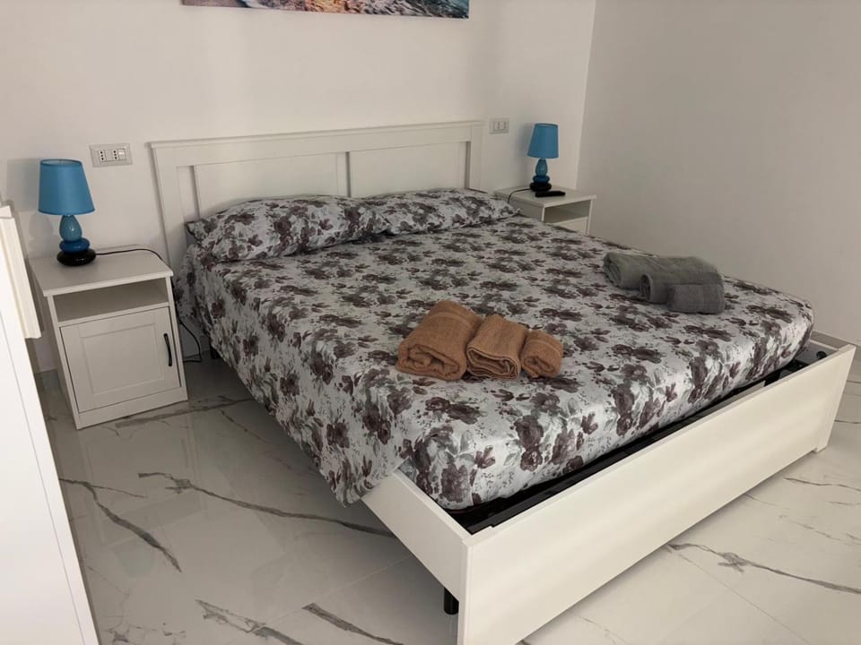 Bedroom, internet, towels, air conditioner